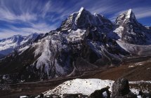 Гірський хребет з долиною — стокове фото