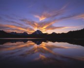 Lake Reflection of peaks — Stock Photo