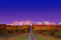 Montaña en el Parque Nacional Waterton - foto de stock