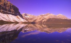 Scenic Reflection of rocky mountains — Stock Photo