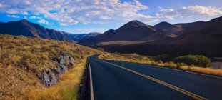 Foothills Road With Mountains — Stock Photo