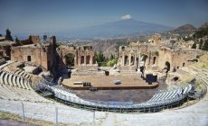 Griechisches amphitheater in italien — Stockfoto