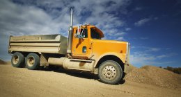 Side View Of Dump Truck — Stock Photo