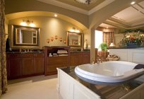Salle de bain luxueuse meublée — Photo de stock