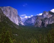 Vallée de Yosemite, avec El Capitan — Photo de stock