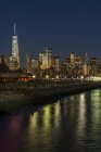 Небесная линия Манхэттена в огне — стоковое фото