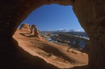 Delicate Arch against blue sky — Stock Photo