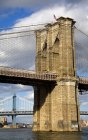 Бруклинский мост с нижнего Манхэттена — стоковое фото