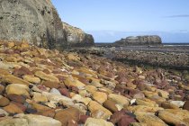Vista da costa de pedra rochosa — Fotografia de Stock
