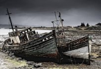 Shipwreck of old boat — Stock Photo