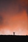 Silhouette einer Person am Himmel — Stockfoto