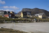 Campo di calcio, porto di Nanortalik — Foto stock