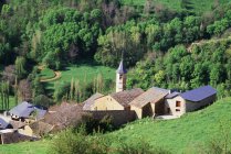 Village dans la vallée de Llessui, Pyrénées — Photo de stock