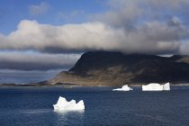 Icebergs na ilha de Qoornoq — Fotografia de Stock