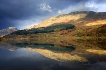 Loch Lobhair, Escocia - foto de stock