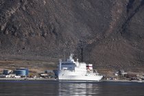 Schiff im Hafen in der Nähe von Bergen — Stockfoto
