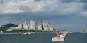 Port de la ville et Skyline — Photo de stock