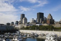 Montreal Skyline y Puerto Viejo - foto de stock