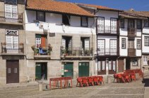 Edificio residencial de apartamentos - foto de stock