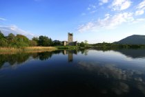 Vista do castelo contra a água , — Fotografia de Stock