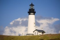 Lighthouse with small house — Stock Photo