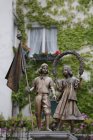 Statue di un ragazzo e una ragazza, Lindau — Foto stock