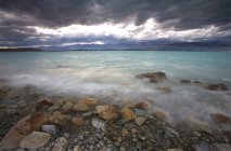 Озеро Pukaki із хмарного неба — стокове фото