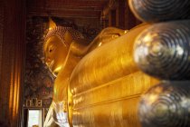 Buda dourado em Wat Pho — Fotografia de Stock