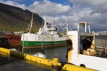 Puerto de Isafjordur en Islandia - foto de stock