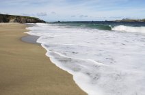 Spiaggia sull'isola di Blasket al largo della costa — Foto stock