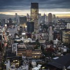 Skyline на закате в Токио — стоковое фото