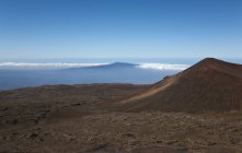 Vulkanhügel auf dem Gipfel — Stockfoto