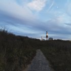 Chemin vers le phare en arrière-plan — Photo de stock