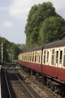 Treno a Levisham in Inghilterra — Foto stock