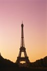 Torre Eiffel al atardecer - foto de stock