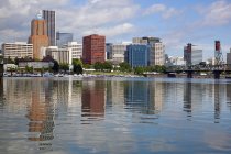 Willamette River And City — Stock Photo