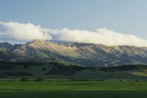 Mountain range with green hills — Stock Photo
