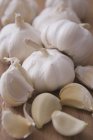 Raw Garlic Bulbs And Cloves — Stock Photo