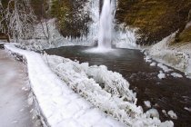Зимний ледяной шторм у водопада Латорелл — стоковое фото