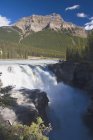 Athabasca Falls, Parque Nacional Jasper - foto de stock