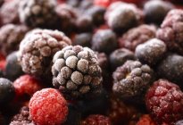 Свежие смешанные ягоды — стоковое фото
