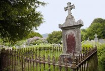 Pietre tombali nel cimitero in Irlanda — Foto stock