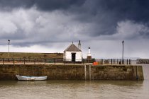 Frente al mar en Maryport, Cumbria - foto de stock