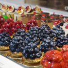 Tartes de frutas em exposição — Fotografia de Stock