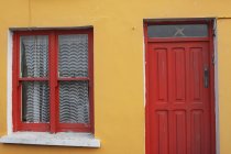 Casa pintada en West Cork - foto de stock