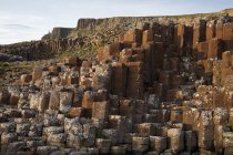 Natürliche Basaltsäulen und Felsformationen — Stockfoto