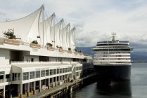 Barco en el puerto de Vancouver - foto de stock