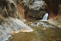 Chutes Shinumo avec ruisseau, Arizona — Photo de stock