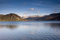 Montañas y lago, Cumbria - foto de stock