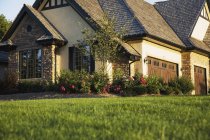 Estate Home And Lawn — Stock Photo